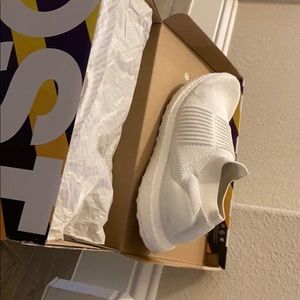 Men’s Ultra Boost Laceless white